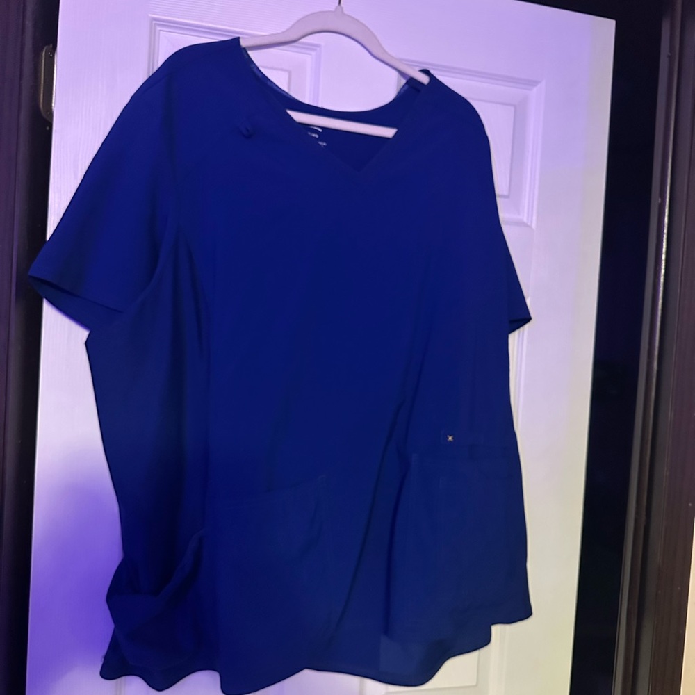 3X iFlex Scrub Top. Dark blue.